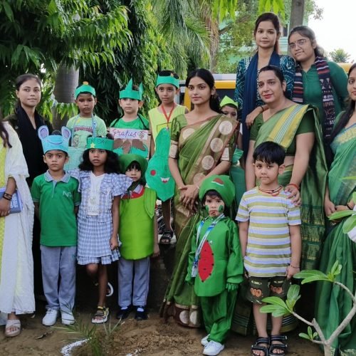 filter: 0; fileterIntensity: 0.0; filterMask: 0; captureOrientation: 0;
algolist: 0;
multi-frame: 1;
brp_mask:0;
brp_del_th:null;
brp_del_sen:null;
motionR: null;
delta:null;
bokeh:0;
module: photo;hw-remosaic: false;touch: (-1.0, -1.0);sceneMode: 8;cct_value: 0;AI_Scene: (-1, -1);aec_lux: 151.0;aec_lux_index: 0;albedo: ;confidence: ;motionLevel: 0;weatherinfo: weather?null, icon:null, weatherInfo:100;temperature: 34;